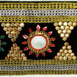 Āyineh duzi (the embroidery of the mirror)