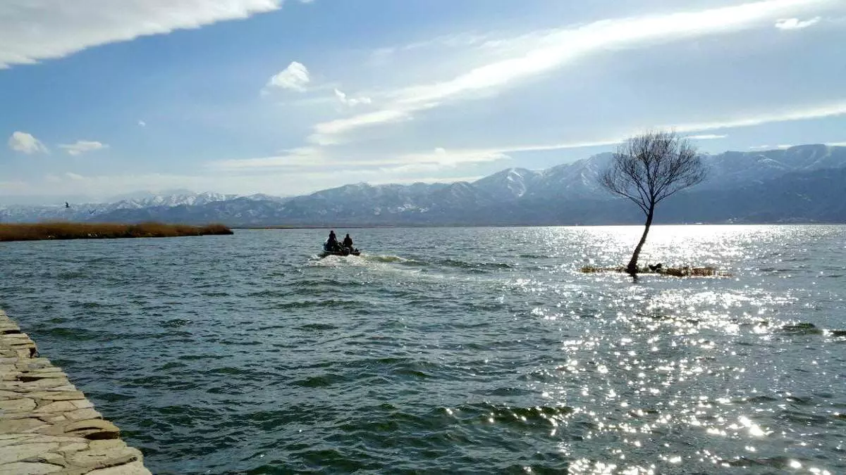 Kurdestan-Lago Zarivar
