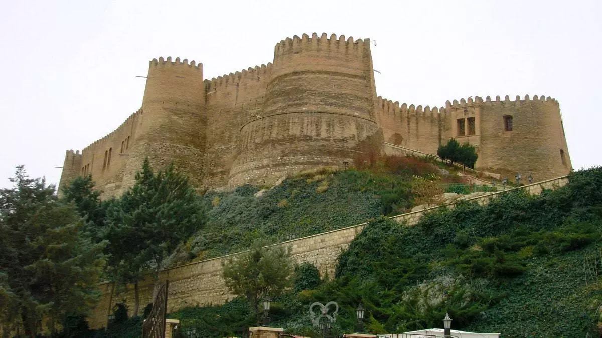 Il Castello Di Falak-Ol-Aflak