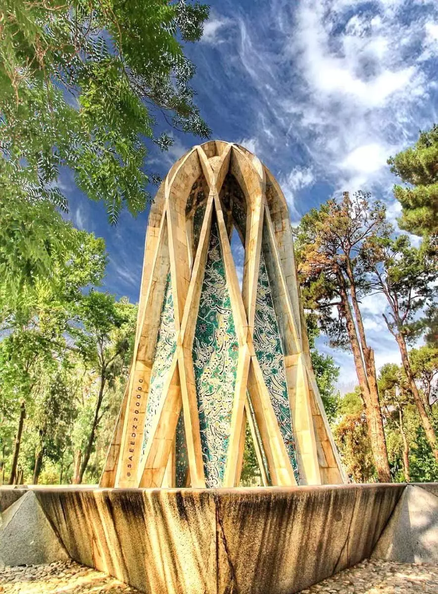 Mashhad-Mausoleo de Khayyam