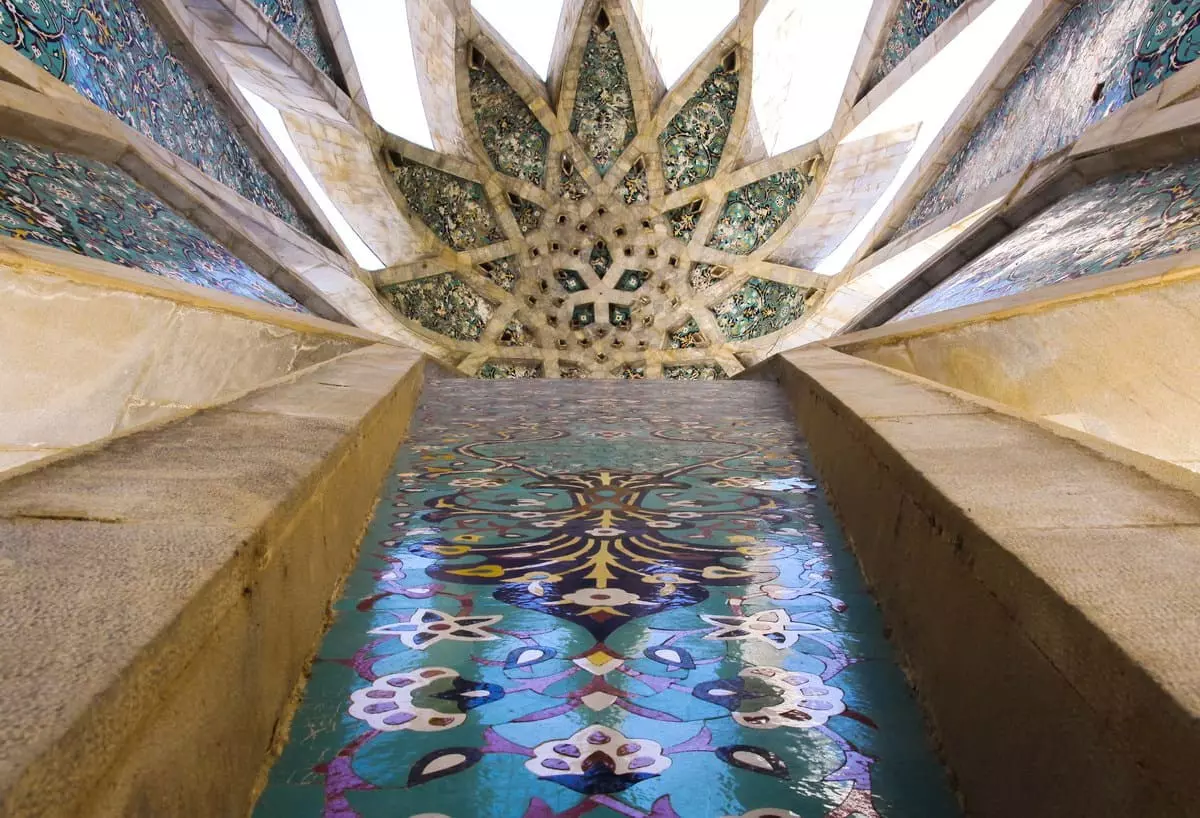 Mashhad-Mausoleo de Khayyam