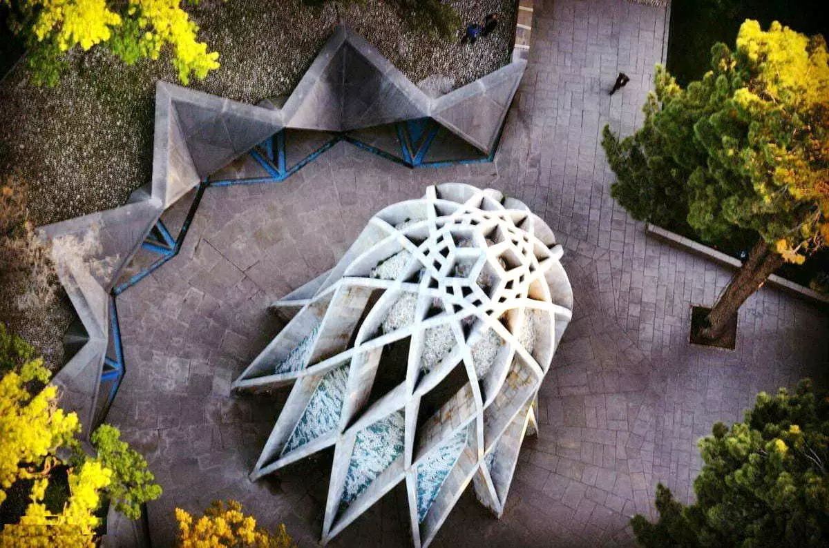 Mashhad-Mausoleo de Khayyam