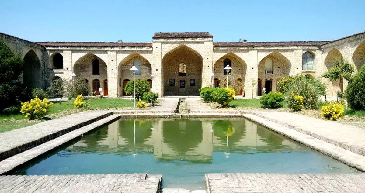 Safavid complex Farah Ābād