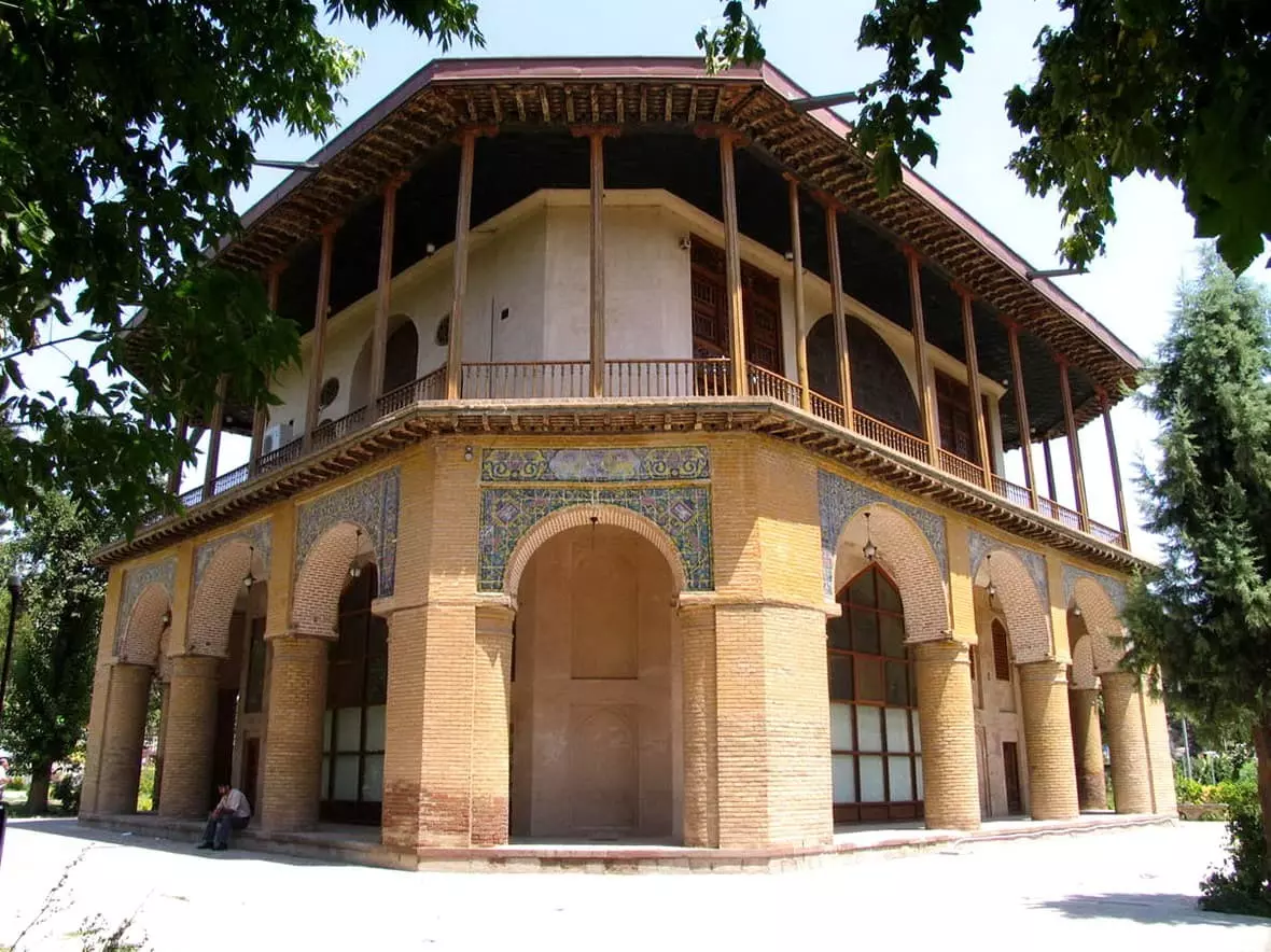 Qazvin-Palace Chehel Sotun of Qazvin (Kolah Farangi)