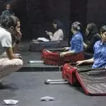 Lo spettacolo teatrale Mediterraneo in Italia.