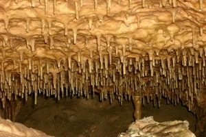 Древна пећина Керафту