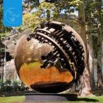 Rinasce la “Sfera” di Arnaldo Pomodoro Rinasce la “Sfera” di Arnaldo Pomodoro